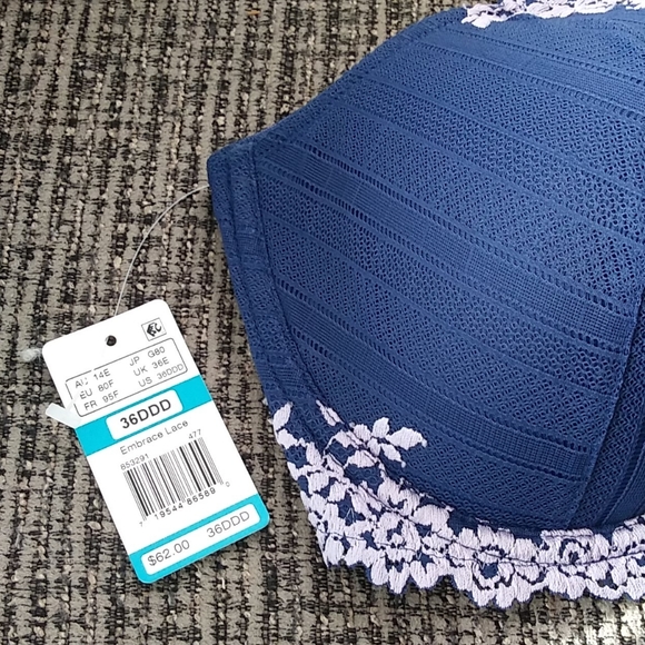 Embrace Lace Contour Wacoal Bra - Picture 3 of 6